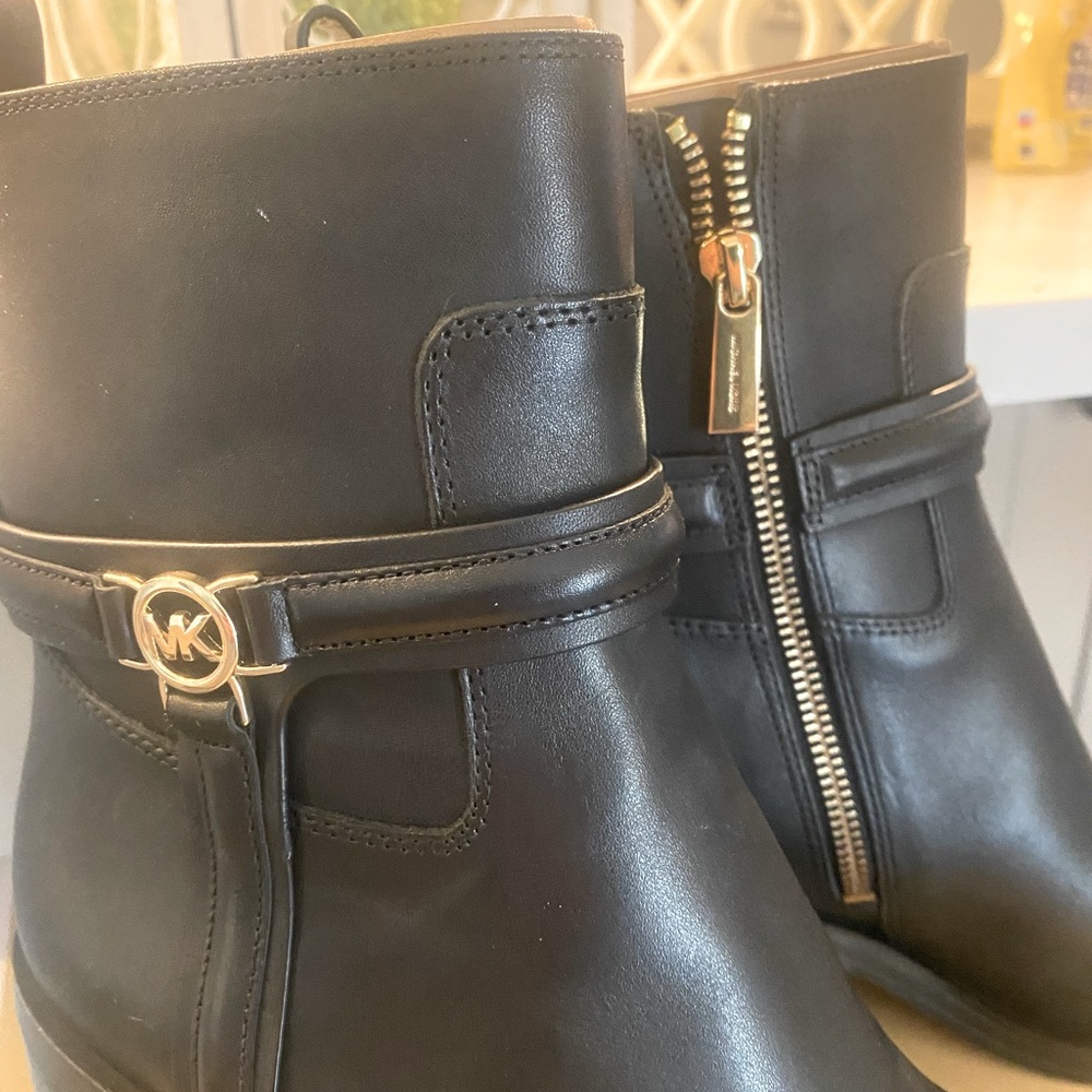MICHAEL KORS 100% LEATHER MINDY Block Heel Bootie NEW IN BOX | MSRP $295 | S 8.5 - Picture 9 of 14